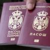 Misefa Kurtić pokazuje novi pasoš 